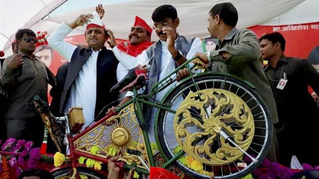 Uttar Pradesh chief minister Akhilesh Yadav at an election rally in Jaunpur on Sunday. (PTI) Uttar Pradesh chief minister Akhilesh Yadav at an election rally in Jaunpur on Sunday. (PTI)