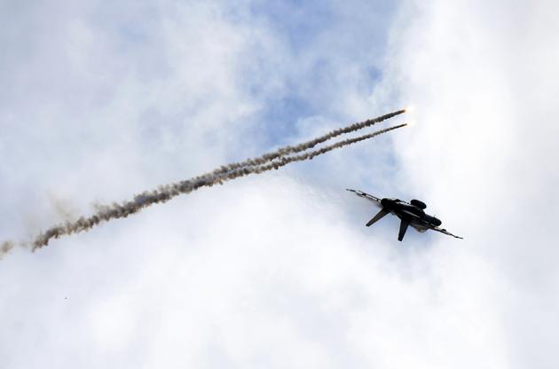A Royal Australian Air Force F/A-18 Hornet aircraft launches flares in flight during the Airshow. (MAL FAIRCLOUGH / AFP) A Royal Australian Air Force F/A-18 Hornet aircraft launches flares in flight during the Airshow. (MAL FAIRCLOUGH / AFP)