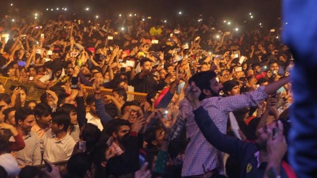By the time Diljit finally came on stage, the crowds had mostly gathered around the stage, breaching almost every level of security possible.(Manoj Verma/HT Photo)