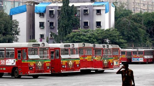 BEST has a total fleet of 3,578 buses, of which 3,375 are non-air conditioned (AC) and 203 are AC buses.(HT file photo)