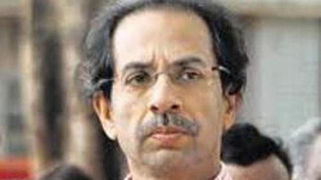 Uddhav Thackeray-led Shiv Sena has been besieging chief minister Devendra Fadnavis by raking up the Nandlal committee report on corruption in the Nagpur Municipal Corporation.(HT FILE)