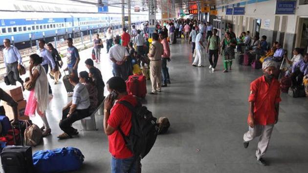 The new catering policy was launched recently by railway minister Suresh Prabhu as promised in the Rail Budget 2016-17. (HT Photo) The new catering policy was launched recently by railway minister Suresh Prabhu as promised in the Rail Budget 2016-17. (HT Photo)