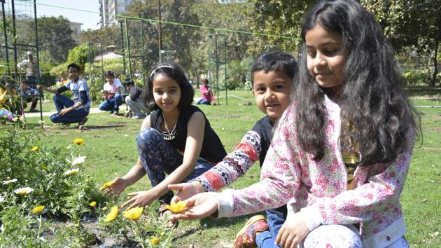 Children have taken up an initiative to plant saplings and grass in Central Park, Sector 4, Vaishali, in Ghaziabad. (Sakib Ali/HT Photo) Children have taken up an initiative to plant saplings and grass in Central Park, Sector 4, Vaishali, in Ghaziabad. (Sakib Ali/HT Photo)