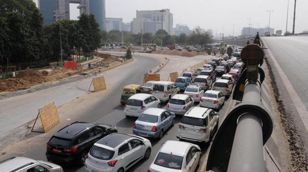 Snarls had become a regular occurrence at the chowk as the road width was severely compromised and limited lanes were available for traffic movement. (Parveen Kumar/HT Photo) Snarls had become a regular occurrence at the chowk as the road width was severely compromised and limited lanes were available for traffic movement. (Parveen Kumar/HT Photo)