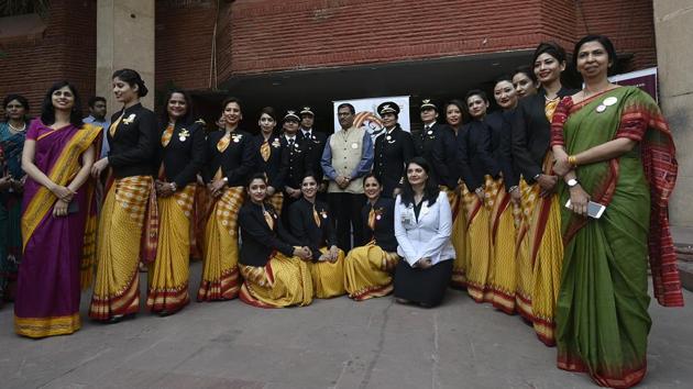 Pilots and crew members of the historic Air India Delhi San Francisco Delhi flight pose for a formal photograph with AI CMD Ashwani Lohani (C) . (Vipin Kumar/HT PHOTO)