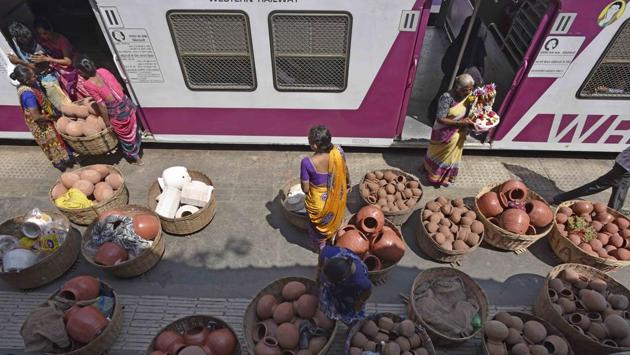 A vendor waits at Mahim station to sell her earthen pots.  (Vijayanand Gupta/HT Photo) 