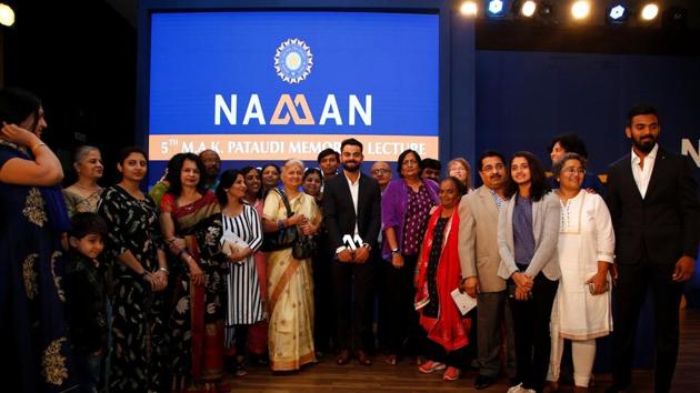 Virat Kohli poses with all the award winners in the BCCI awards. (BCCI)