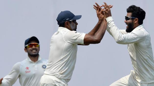 Ravindra Jadeja (R) and Ravichandran Ashwin both took six-wickets hauls in the second India vs Australia Test that ended in Bangalore on Tuesday. Both are No. 1 in the ICC Test bowling ratings(AFP)