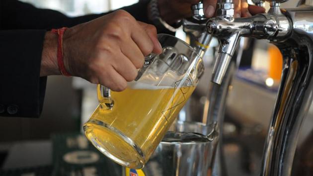 The Rs8 lakh licence fee for restaurants and bars and the hike in liquor prices by 20% to 25% is likely to hit Gurgaon’s nightlife. (Parveen Kumar/HT Representative Photo) The Rs8 lakh licence fee for restaurants and bars and the hike in liquor prices by 20% to 25% is likely to hit Gurgaon’s nightlife. (Parveen Kumar/HT Representative Photo)