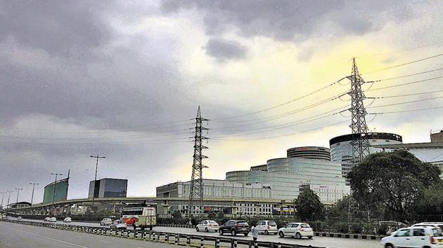 Parts of Gurgaon experienced rainfall from 5am to 7.30am. The overcast conditions returned in the evening and are expected to stay till Friday.(Parveen Kumar/HT Photo)