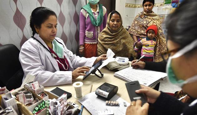 Delhi government had promised to increase the number of mohalla clinics to 1,000 by the end of 2016. The deadline was then extended to March 2017. (Raj K Raj/HT Photo) Delhi government had promised to increase the number of mohalla clinics to 1,000 by the end of 2016. The deadline was then extended to March 2017. (Raj K Raj/HT Photo)