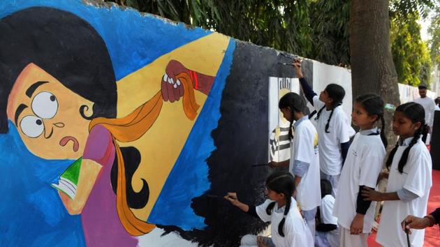 Students of Senior Secondary School, Khandsa, paint a graffiti on the wall outside Gurgaon police commissioner’s office on International Women’s Day on Wednesday. (Parveen Kumar/ HT Photo) Students of Senior Secondary School, Khandsa, paint a graffiti on the wall outside Gurgaon police commissioner’s office on International Women’s Day on Wednesday. (Parveen Kumar/ HT Photo)