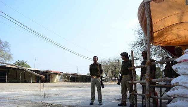 UP elections: Tents near EVM strongrooms become makeshift shelters for ...