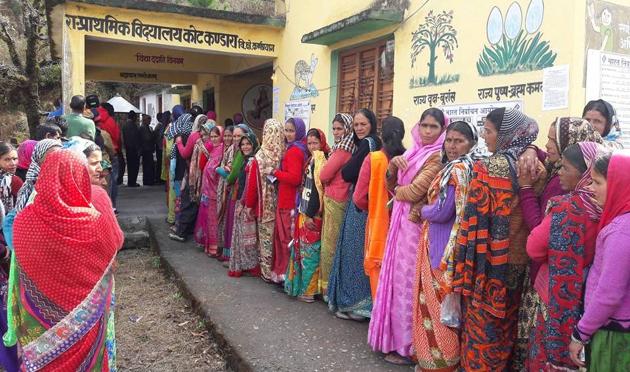 Women queue up to cast their vote at a polling centre in Karnaprayag on Thursday.(Vinay Santosh Kumar/HT Photo)