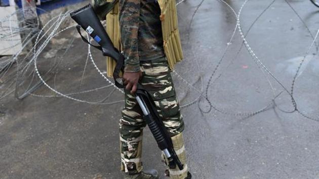 A paramilitary trooper holds a pellet gun as he stands guard during a curfew in Srinagar.(AFP File Photo)