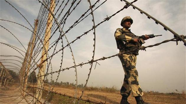 Cross-border firing was witnessed on Thursday along the Line of Control (LoC) in Poonch district of Jammu and Kashmir.(Reuters File Photo)
