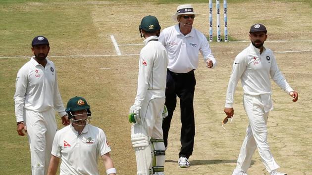 Virat Kohli (R) and Steve Smith (2nd L) were involved in a major row over a DRS call during India vs Australia second Test.(REUTERS)