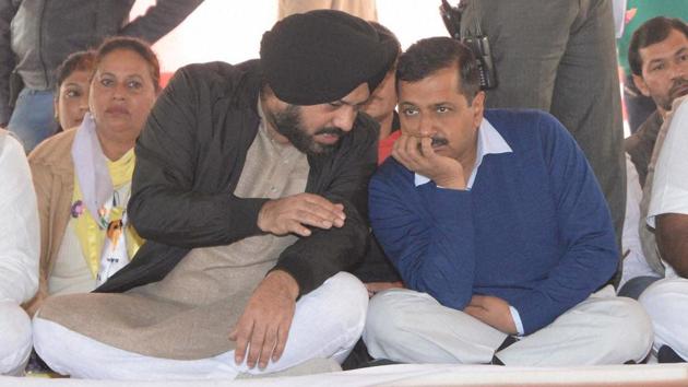 AAP National Convener & Delhi CM Arvind Kejriwal with AAP Punjab Convener Gurpreet Guggi during a rally at Adampur in Jalandhar on 10th December 2016. (PTI)