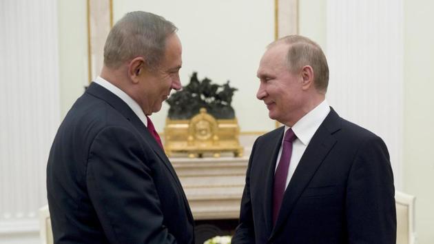 Russian President Vladimir Putin (R) shakes hands with Israeli Prime Minister Benjamin Netanyahu during a meeting in Moscow, Russia, March 9, 2017. (REUTERS Photo) Russian President Vladimir Putin (R) shakes hands with Israeli Prime Minister Benjamin Netanyahu during a meeting in Moscow, Russia, March 9, 2017. (REUTERS Photo)