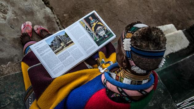 Esther Mahlangu, 81 is  a South African  artist and teacher, but one of the last skilled custodians of the traditions of the Ndebele people.  (GULSHAN KHAN / AFP) 