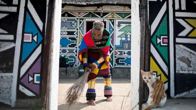 One of the most famous artists in South Africa, Mahlangu is a living tourist attraction, in Mabhoko Village. (GULSHAN KHAN / AFP) 