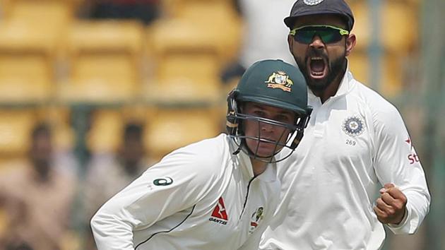 Australia batsman Peter Handscomb (front) had drawn the ire of India captain Virat Kohli for suggesting his captain Steve Smith to take help from the dressing room on an lbw appeal in the Bangalore Test.(AP)