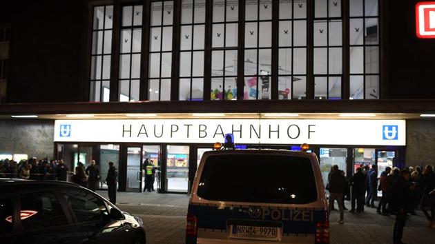 Policemen secure the area around a train station after an axe attack on passengers at the main train station on March 9 in Duesseldorf, Germany. (AFP Photo) Policemen secure the area around a train station after an axe attack on passengers at the main train station on March 9 in Duesseldorf, Germany. (AFP Photo)