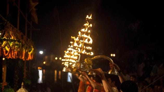 The highlight of this festival will be a lamp-lit show of spiritualism inspired by the elaborate ‘Ganga Aarti’ on the ghats of Varanasi.(HT FIle Photo)