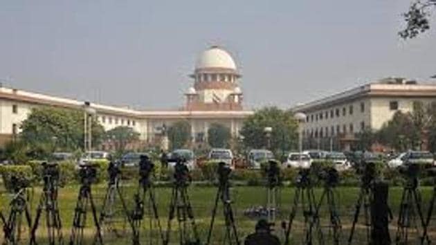 Right to speedy trial is a part of the fundamental right and an undertrial cannot be kept in jail for long, the SC ruled while directing trial courts to decide bails within a week of their filing.(Reuters File Photo)
