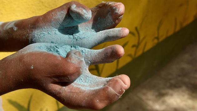 A hand full of joy. (Anshuman Poyrekar/HT Photo)
