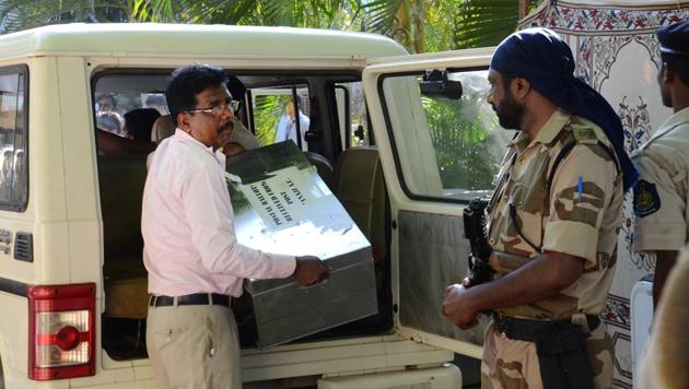 Government officials on election duty under police protection engage in shifting Postal Ballots to a strong room at Bal Bhavan, Panaji on the eve of Goa Assembly Election result day in Goa, India, on Friday, March 10, 2017.(HT Photo)