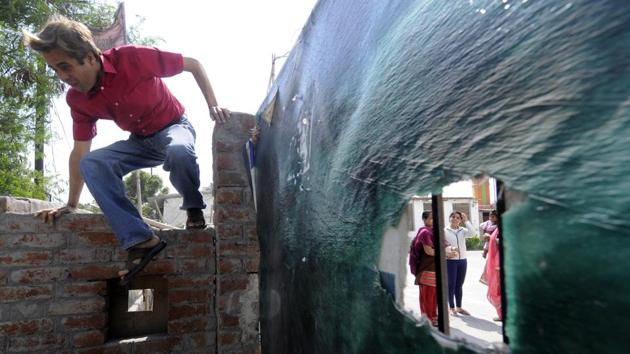The residents have to jump over the walls to get in and out of the sealed building in the Nagla Charandas area. (Sunil Ghosh/HT PHOTO) The residents have to jump over the walls to get in and out of the sealed building in the Nagla Charandas area. (Sunil Ghosh/HT PHOTO)