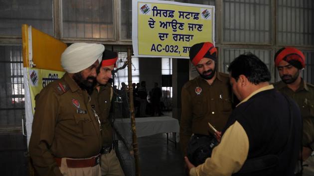 Police officials outside a counting centre in Jalandhar on Friday.(Pardeep Pandit/HT Photo)