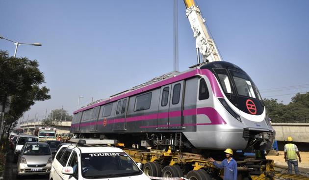 To start with, the Delhi Metro Rail Corporation (DMRC) is planning to put solar sound barriers on the viaduct between its upcoming Okhla Vihar and Jasola Vihar metro stations as a pilot project.(Ajay Aggarwal/HT FILE PHOTO)