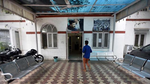 A deserted Aam Aadmi Party office at the Rouse Avenue in New Delhi on Friday. (Ravi Choudhary/HT Photo)