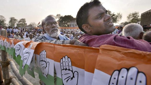 Congress supporters at Vice President Rahul Gandhi election rally at Pindra on March 2nd. (Arun Sharma/HT PHOTO)