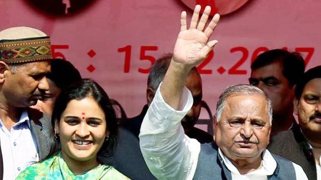SP chief Mulayam Singh Yadav’s daughter-in-law Aparna Yadav was trailing BJP’s Rita Bahuguna Joshi in Lucknow cantonment. (HINDUSTAN TIMES) SP chief Mulayam Singh Yadav’s daughter-in-law Aparna Yadav was trailing BJP’s Rita Bahuguna Joshi in Lucknow cantonment. (HINDUSTAN TIMES)