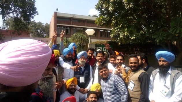 AAP leader HS Phoolka after winning from Dakha. (HT File Photo)