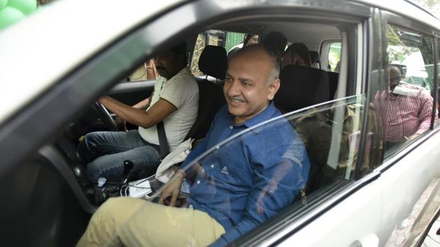 Delhi deputy chief minister Manish Sisodia leaves AAP national convenor Arvind Kejriwal’s house in New Delhi after a closed-door meeting. The AAP emerged as the principal opposition party of Punjab state. (Ravi Choudhary/HT PHOTO) 