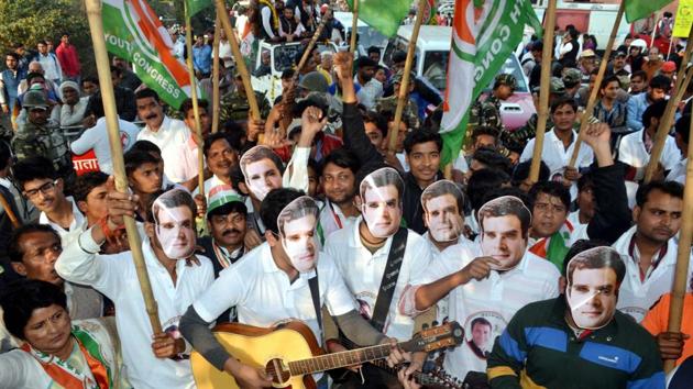 OUT OF TUNE? Congress supporters at an Agra rally of party vice president Rahul Gandhi for the Uttar Pradesh assembly elections.(PTI file photo)