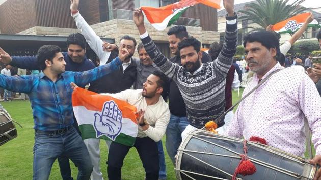 Supporters of Congress candidate Navjot Singh Sidhu celebrating his victory in the Punjab state elections from Amritsar East constituency today afternoon. (GURPREET SINGH/HT PHOTO)