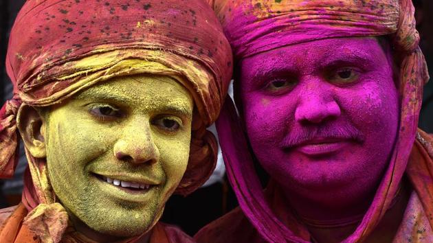 Indian villagers smear colours during the Lathmar Holi festival at the Nandji Temple in Nandgaon, some 120 kms from New Delhi. (Ajay Aggarwal/HT PHOTO) 