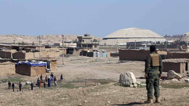 Iraqi government forces supported by fighters from the Abbas Brigade advance towards the cement plant in village of Badush, some 15 kilometres northwest of Mosul, during the ongoing battle to retake the city's west from Islamic State (IS) group jihadists. (AFP Photo) Iraqi government forces supported by fighters from the Abbas Brigade advance towards the cement plant in village of Badush, some 15 kilometres northwest of Mosul, during the ongoing battle to retake the city's west from Islamic State (IS) group jihadists. (AFP Photo)