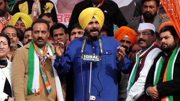 Congress leader Navjot Singh Sidhu said it was time for the party to restore Punjab’s glorious days.(Jagtinder Singh Grewal/ HT Photo)