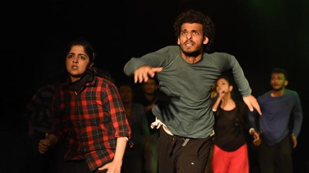 Artists stage a dance drama at Meghdoot Theatre III, in New Delhi, India. (Sonu Mehta/HT PHOTO) 
