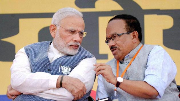Goa CM Lakshikant Parsekar (right) was trailing in his home constituency of Mandrem, prompting fears that he might lose.(PTI File)