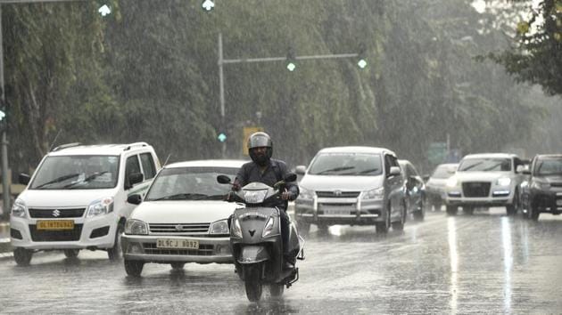 Experts say the rain in the national capital on Thursday and Friday was responsible for the improvement in air quality on Saturday. (Burhaan Kinu/HT File Photo) Experts say the rain in the national capital on Thursday and Friday was responsible for the improvement in air quality on Saturday. (Burhaan Kinu/HT File Photo)