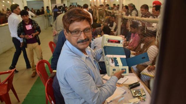 Counting of votes underway for UP Assembly election result at Ramabai Ambedkar rally sthal in Lucknow. (Deepak Gupta/ht photo) Counting of votes underway for UP Assembly election result at Ramabai Ambedkar rally sthal in Lucknow. (Deepak Gupta/ht photo)