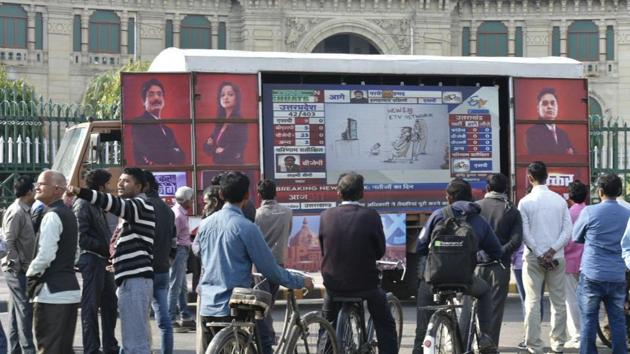 Mar 11 People looks election result in front of vidhansabha .in New Delhi, India on Tuesday (Arvind Yadav/Ht Photo) Mar 11 People looks election result in front of vidhansabha .in New Delhi, India on Tuesday (Arvind Yadav/Ht Photo)