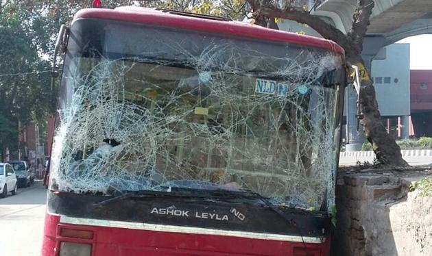 The low-floor DTC bus which hit four people on the pavement in Punjabi Bagh, killing one of them, on Sunday.(HT Photo)